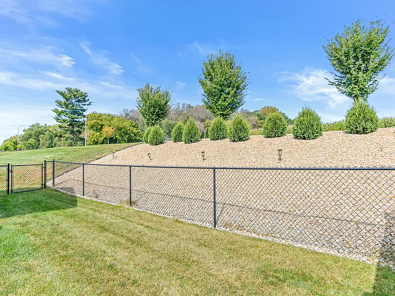 898 Brentwood Cir — Photo 26
