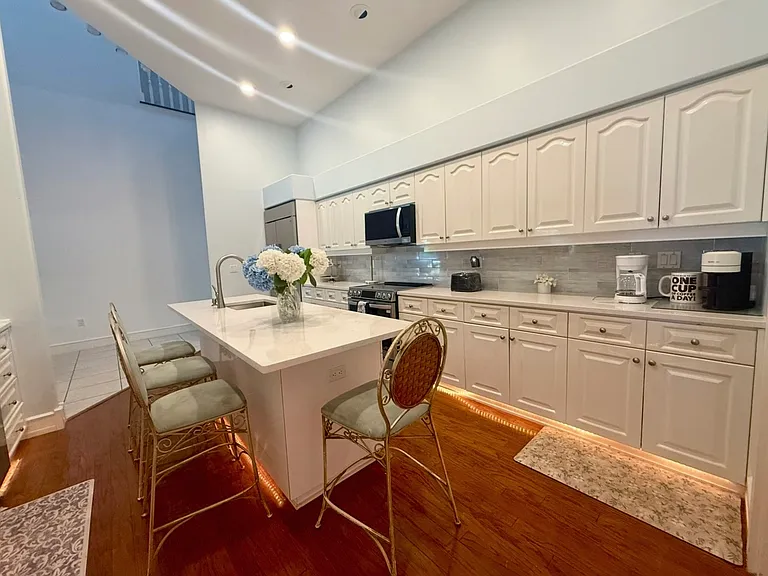 21033 Violet Rd — Photo 35
