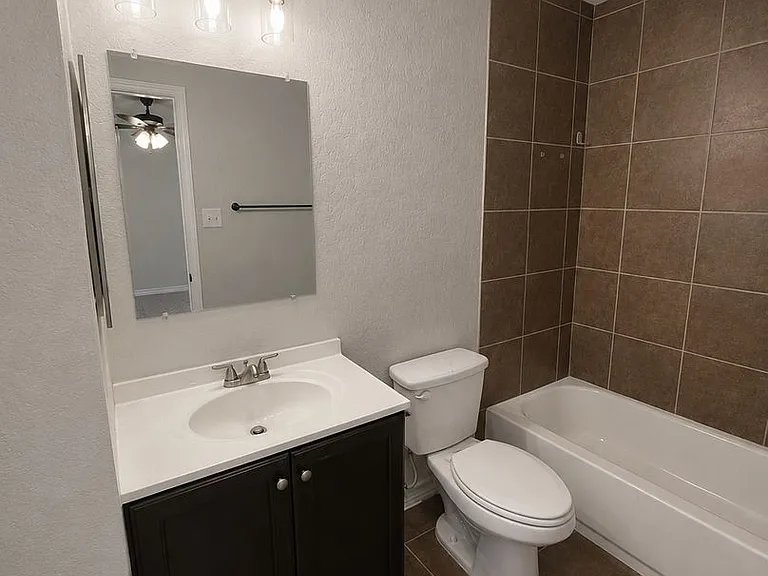 5016 Flipper Dr — Photo 11