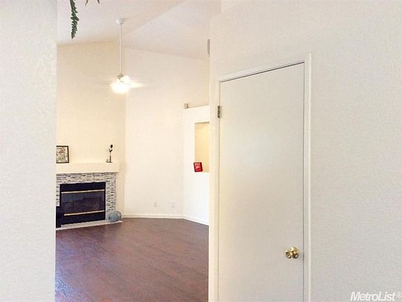 5th image of 2322 Oak Hill St
