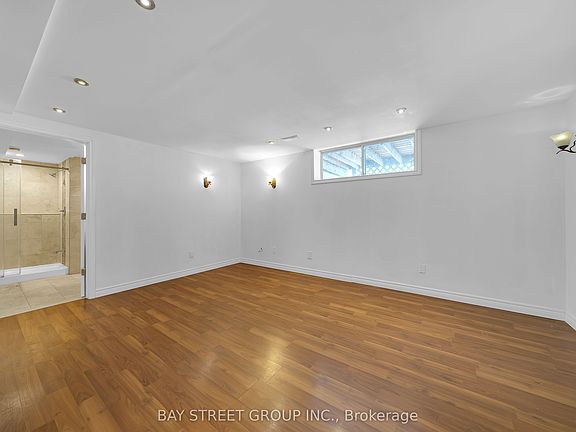 5th image of 7 Kemano Rd