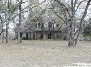 190 Shannon Ridge Dr, Floresville, TX 78114