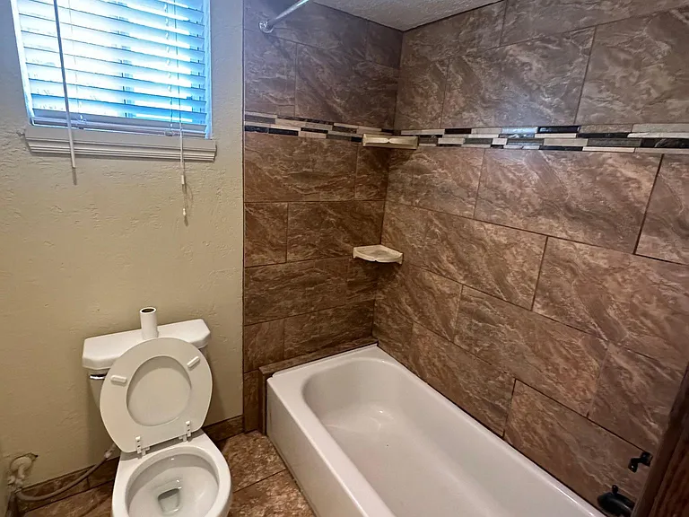 8020 NW 20th St — Photo 29