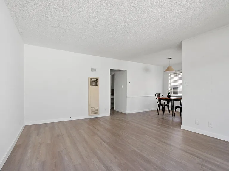 11615 Darlington, Prime Brentwood, Steps to San Vicente — Photo 9