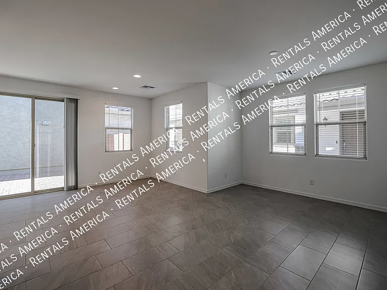 25196 N 142nd Dr — Photo 4