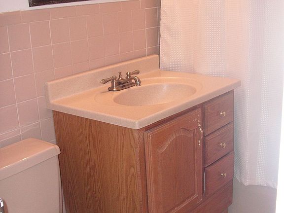 5th image of 23 Jennifer Ln