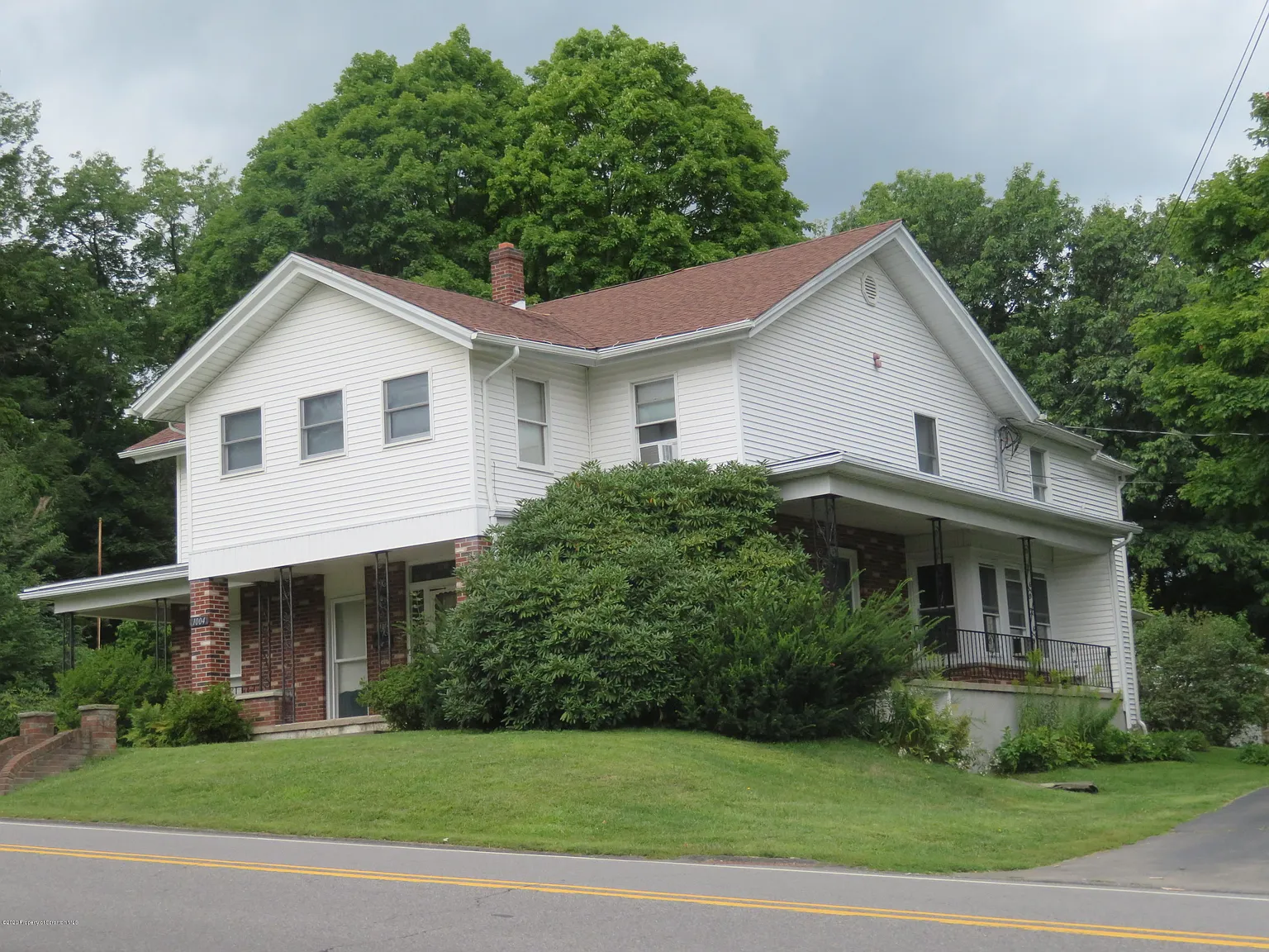 1004 W Grove St photo 1