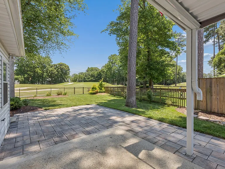 812 E Willow Point Pl — Photo 41