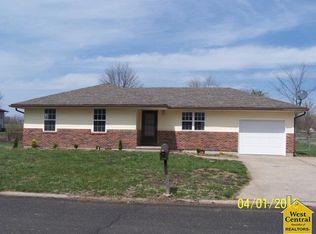 5801 Hickory Cir, Sedalia, MO 65301
