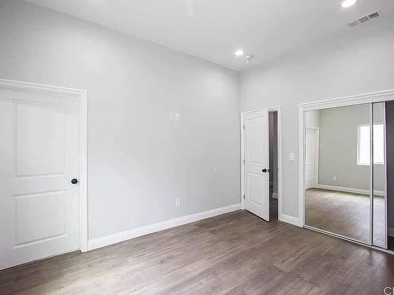 7760 Tujunga Ave — Photo 10