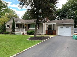 1 Mayfair Dr, Ramsey, NJ 07446