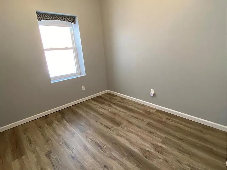 922 New Ballwin Rd — Photo 17