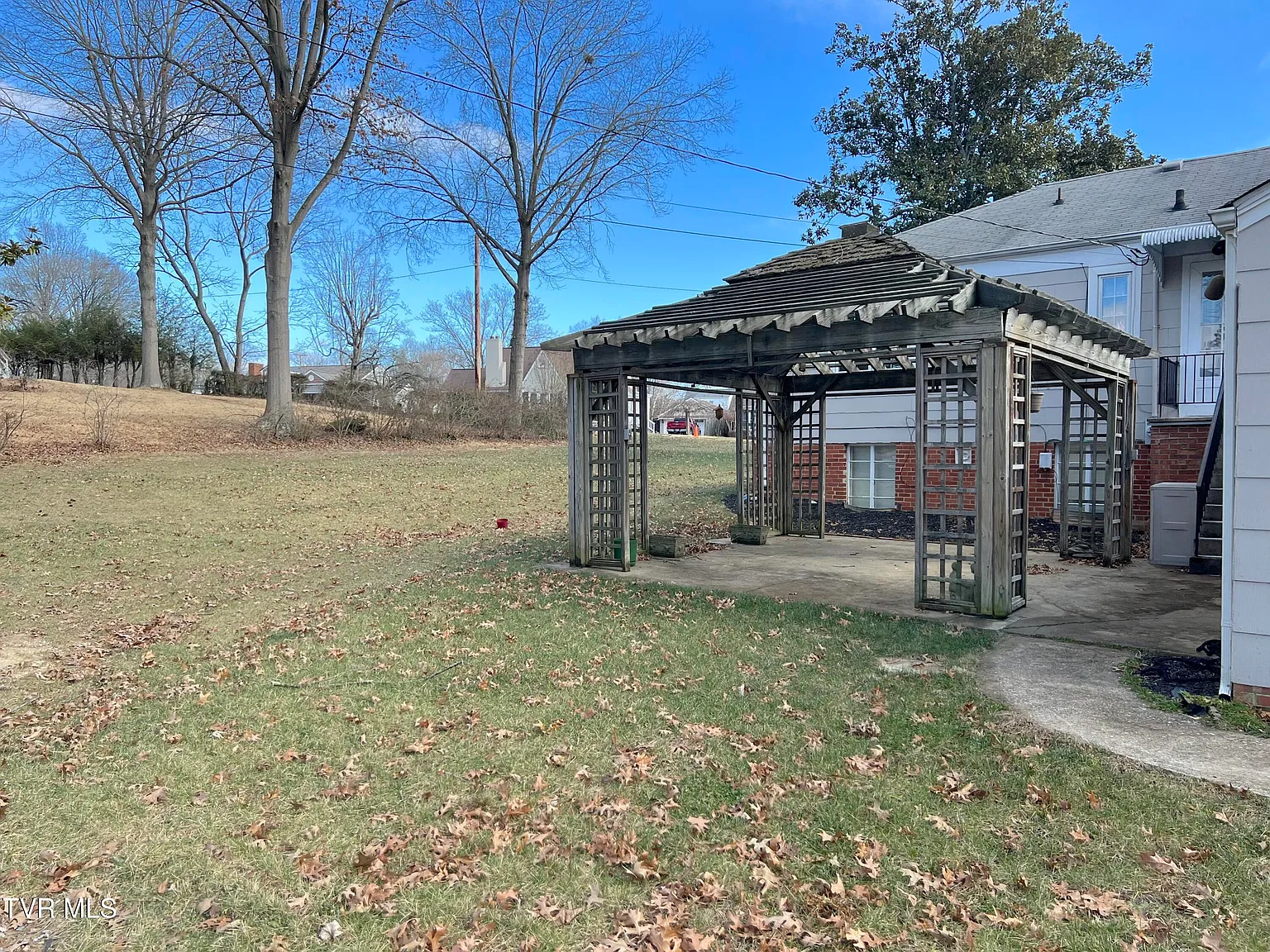 3 bed, 2058 sqft, $1,800 — Photo 4