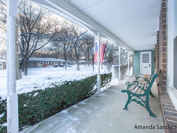 2nd image of 829 N Kentview Dr NE