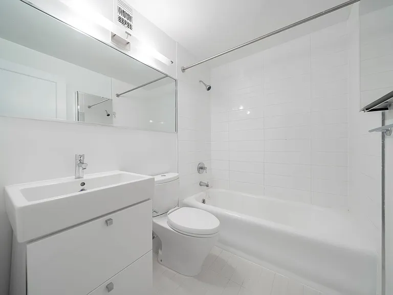 400 E 57th St #14B — Photo 11