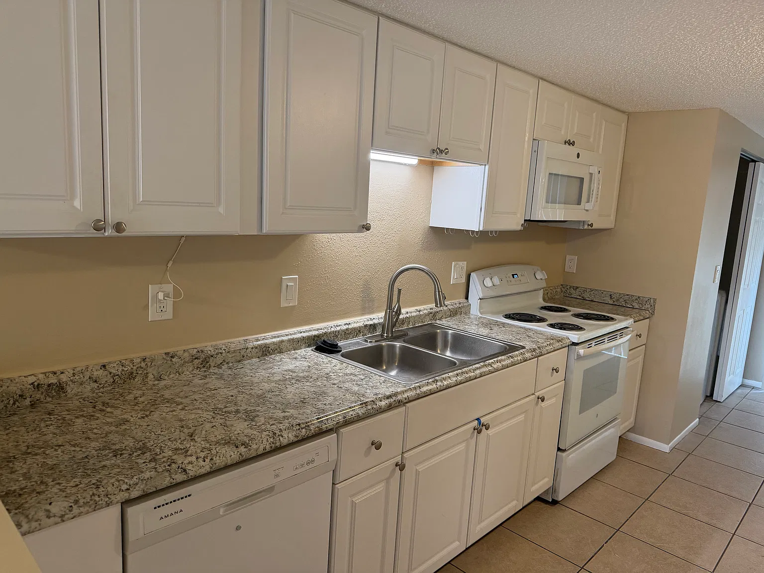 2 bed, 972 sqft, $1,500 — Photo 3