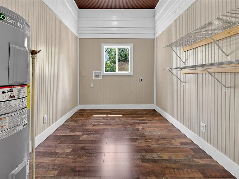909 N Howard St — Photo 15