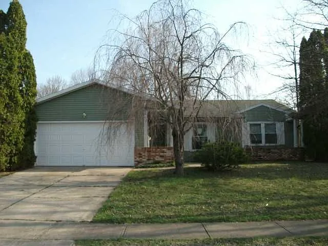 1323 Woodpointe Dr photo 1