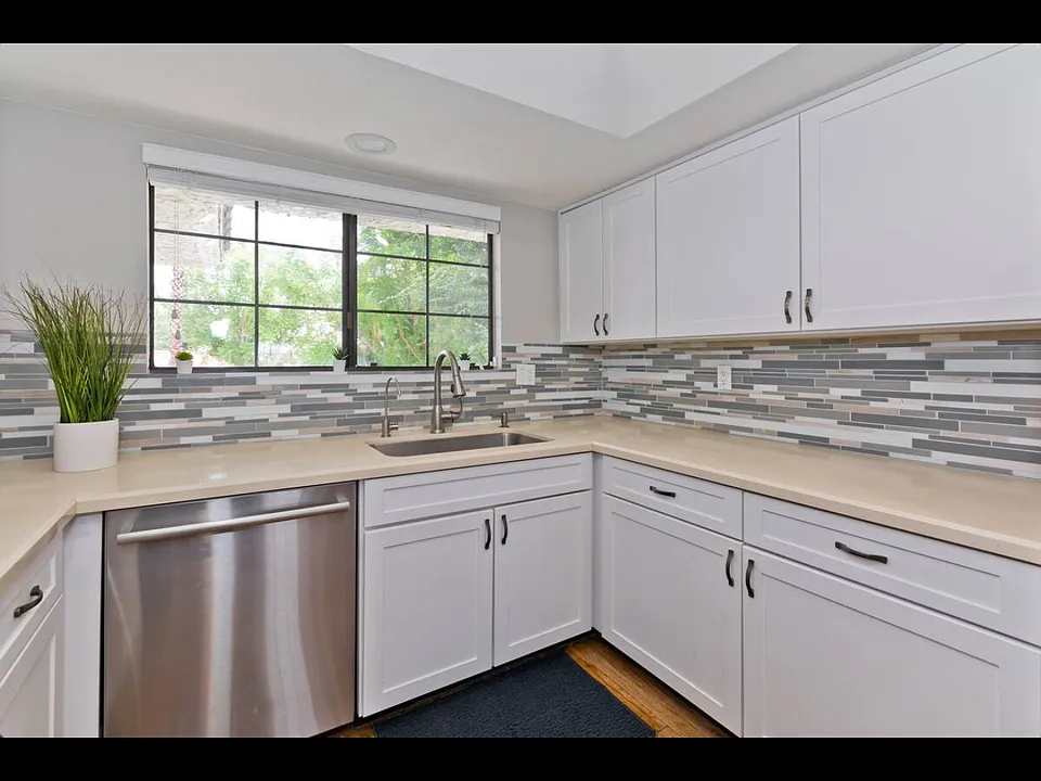 505 S Farrell Dr #S118