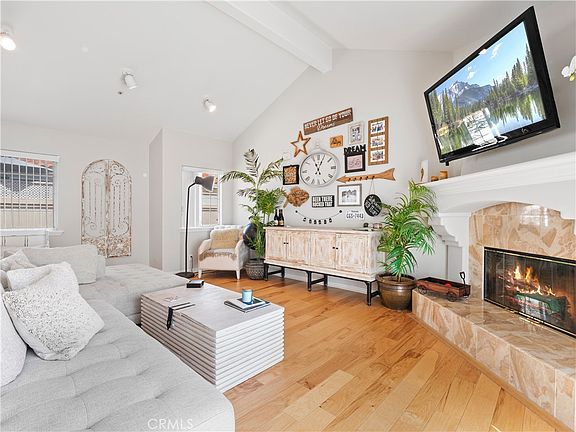 3rd image of 2517 Rockefeller Ln #B