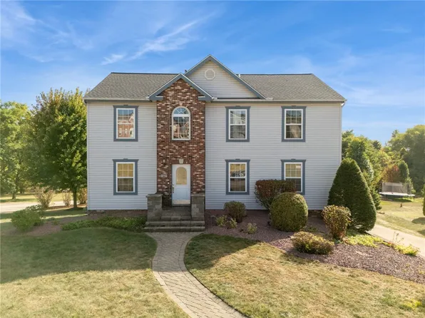 347 Chaucer Dr, New Stanton, PA 15672