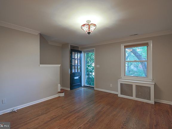 3rd image of 1126 Colonial Ave