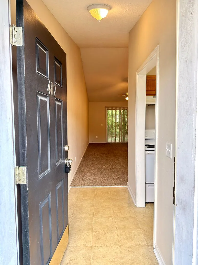Building Photo - 412 Lawnwood Ct