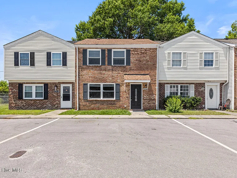 526 Myrtlewood Cir — Photo 1