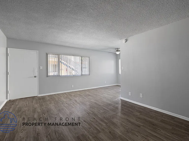 745-747 Venice Way — Photo 7