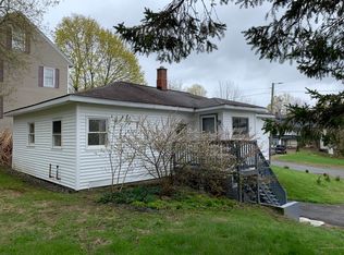 7 Forest St, Dexter, ME 04930