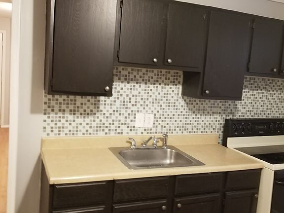 2nd image of 586 Park Ave APT 1
