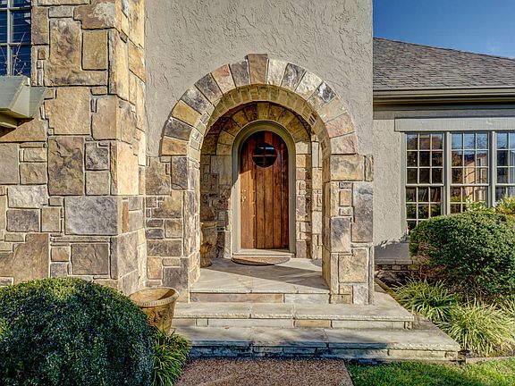 5th image of 6320 Waters Edge Ln