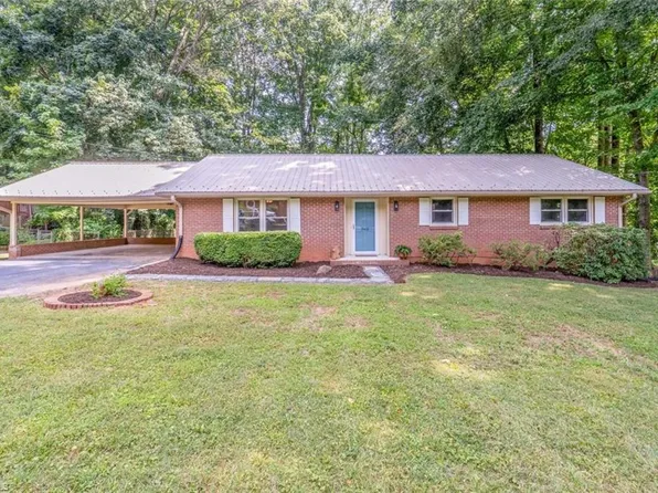 5410 Alamo Dr, Winston Salem, NC 27104