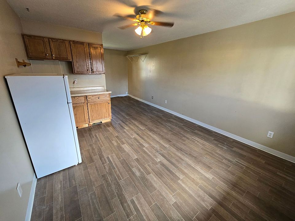 2nd image of 1815 Broadway St #9