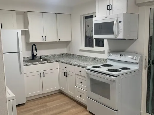 R2212 - Pinewood Apartments