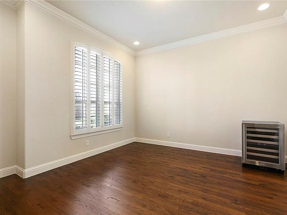 5th image of 304 Montpelier Dr