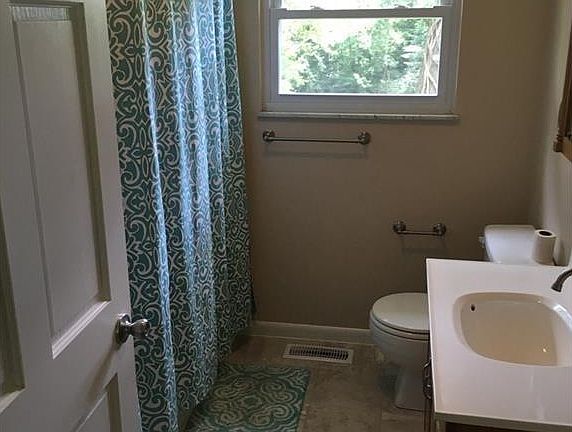 4th image of 134 Riverview Dr