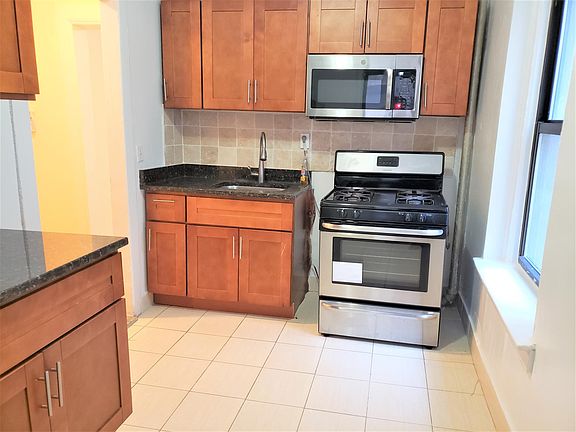5th image of 911 McLean Ave APT B2