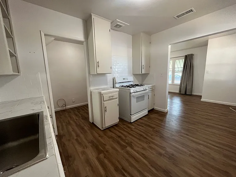 1086 Palm Ave — Photo 6