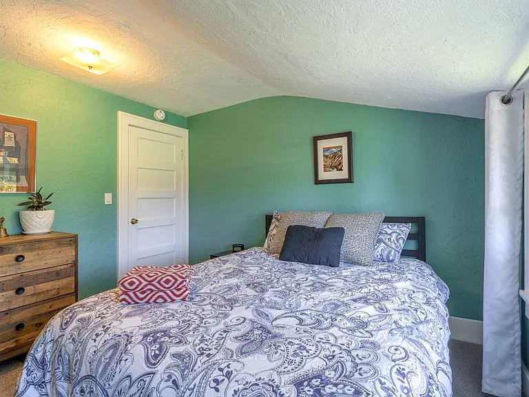 605 NE Liberty St #B — Photo 12