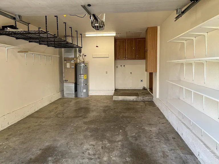 1370 Boone Rd S — Photo 17