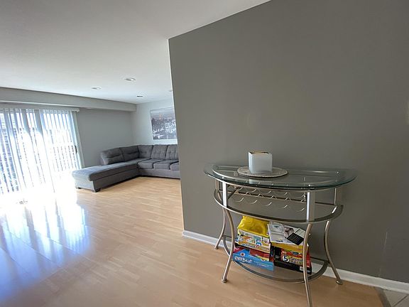 4th image of 5852 W 77th St Unit 302