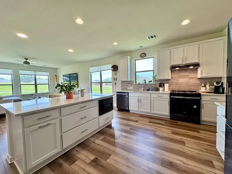 148 Nelson Pl — Photo 4