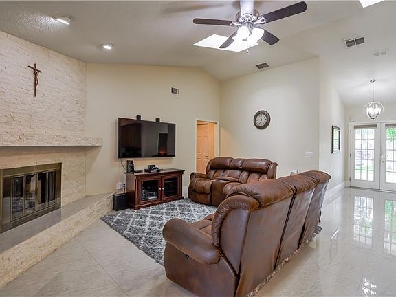 3rd image of 7623 Pine Springs Dr