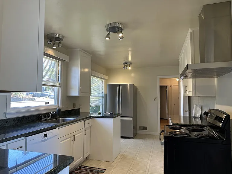 346 Rolling Hills Ave — Photo 10