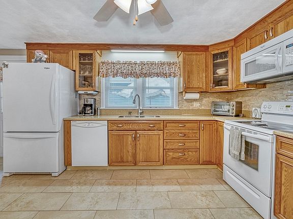 5th image of 43 Deerfield Ave #43