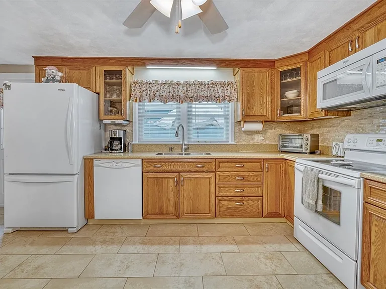 43 Deerfield Ave #43 — Photo 5