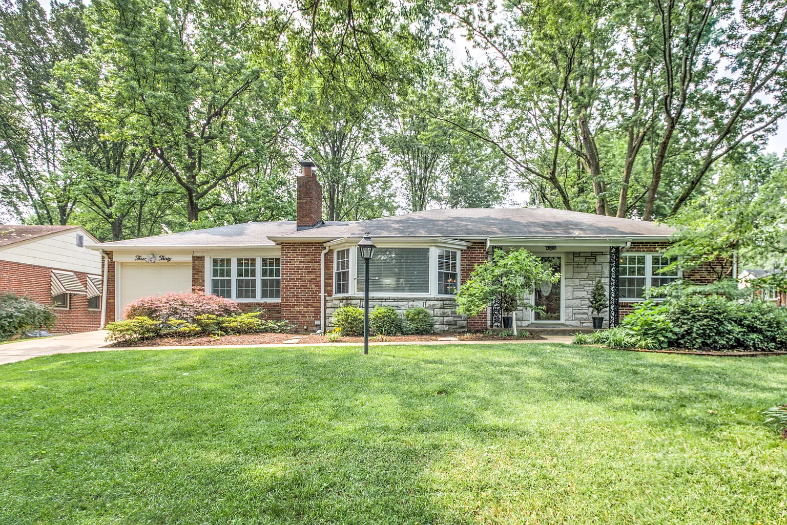 330 Hampshire Ct photo 1