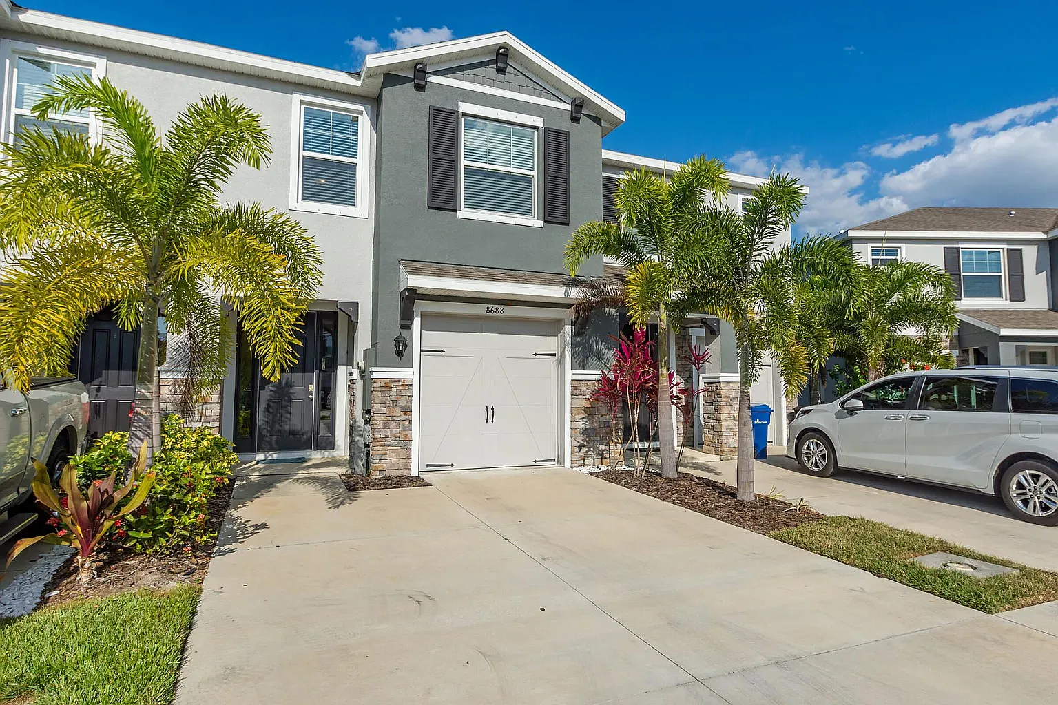 3 bed, 2.5 bath, 1724 sqft, $2,500 — Photo 1