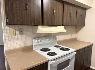 9814 Greenery Ln APT D, Saint Louis, MO 63132
